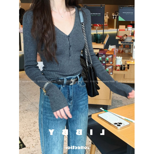 紐釦設計感V領針織毛衣女春秋冬緊身辣妹打底衫內搭顯瘦灰色上衣 紐釦設計感V領針織毛衣女春秋冬緊身辣妹打底衫內搭顯瘦灰色上衣