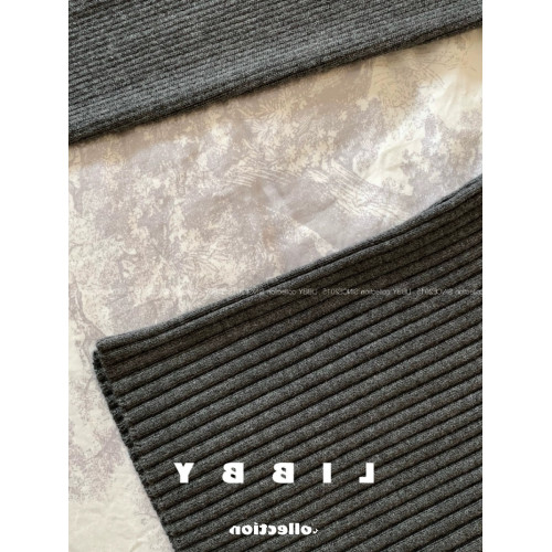 紐釦設計感V領針織毛衣女春秋冬緊身辣妹打底衫內搭顯瘦灰色上衣 紐釦設計感V領針織毛衣女春秋冬緊身辣妹打底衫內搭顯瘦灰色上衣