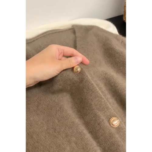 軟糯慵懶浣熊絨毛衣開衫女外搭秋冬新款寬松V領針織小香外套上衣 軟糯慵懶浣熊絨毛衣開衫女外搭秋冬新款寬松V領針織小香外套上衣