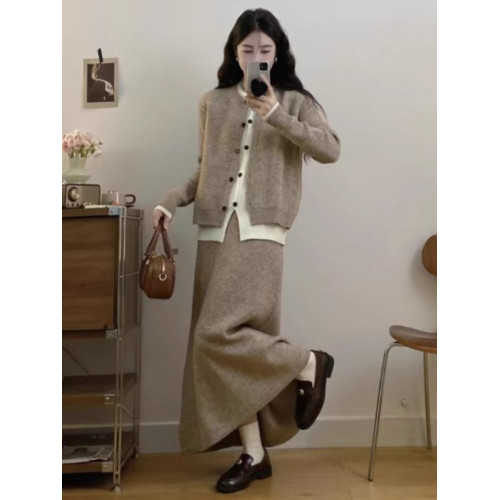 大碼女裝秋冬搭配一整套胖mm梨型巨顯瘦慵懶風松弛感糯米裙兩件套 大碼女裝秋冬搭配一整套胖mm梨型巨顯瘦慵懶風松弛感糯米裙兩件套