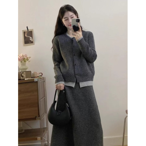 大碼女裝秋冬搭配一整套胖mm梨型巨顯瘦慵懶風松弛感糯米裙兩件套 大碼女裝秋冬搭配一整套胖mm梨型巨顯瘦慵懶風松弛感糯米裙兩件套