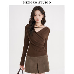 矇小柒美拉德穿搭氣質V領長袖T恤女秋季設計感打底衫咖色上衣內搭