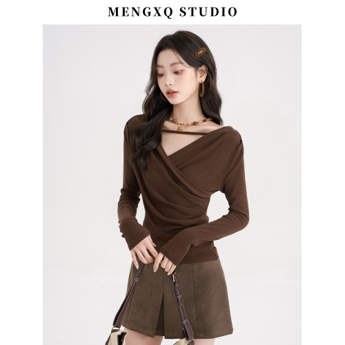 矇小柒美拉德穿搭氣質V領長袖T恤女秋季設計感打底衫咖色上衣內搭 矇小柒美拉德穿搭氣質V領長袖T恤女秋季設計感打底衫咖色上衣內搭