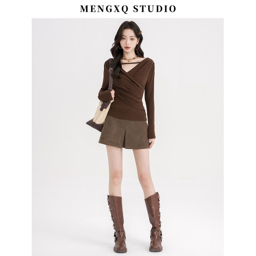 矇小柒美拉德穿搭氣質V領長袖T恤女秋季設計感打底衫咖色上衣內搭 矇小柒美拉德穿搭氣質V領長袖T恤女秋季設計感打底衫咖色上衣內搭