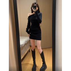 法式高級感斜肩連衣裙女早秋新款掐腰修身黑色長袖針織內搭打底裙