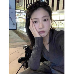 灰色V領毛衣內搭打底衫女春秋季新款早春高級感修身針織上衣開衫