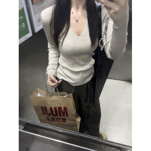 溫柔風純色V領針織衫毛衣女秋季修身顯瘦百搭打底衫氣質長袖上衣 溫柔風純色V領針織衫毛衣女秋季修身顯瘦百搭打底衫氣質長袖上衣