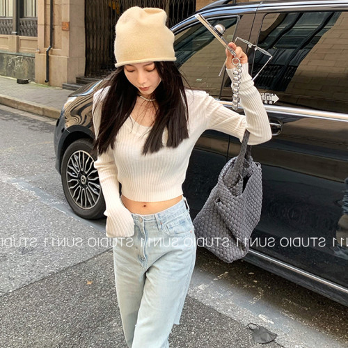 白色U領針織打底衫女早春內搭修身短款高腰針織衫上衣女設計感薄