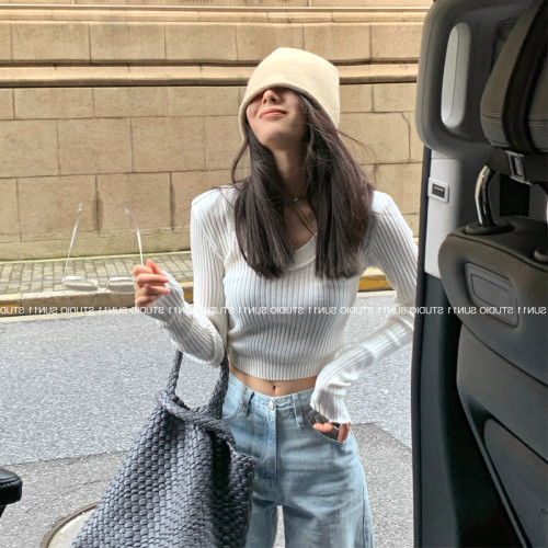 白色U領針織打底衫女早春內搭修身短款高腰針織衫上衣女設計感薄