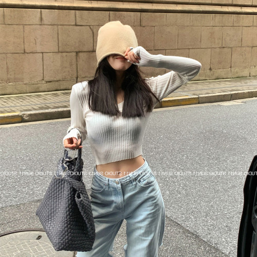 白色U領針織打底衫女早春內搭修身短款高腰針織衫上衣女設計感薄