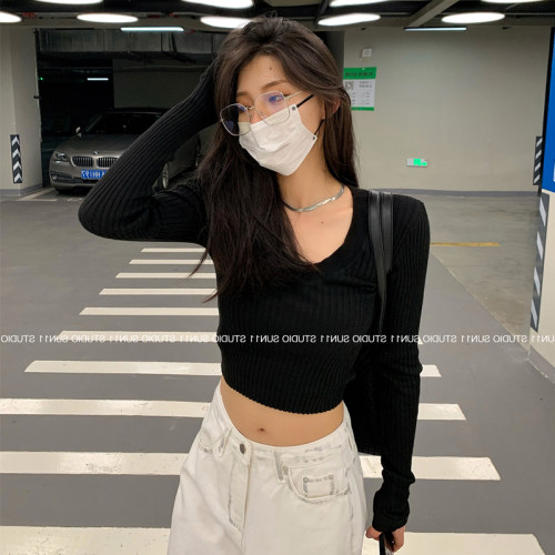 白色U領針織打底衫女早春內搭修身短款高腰針織衫上衣女設計感薄