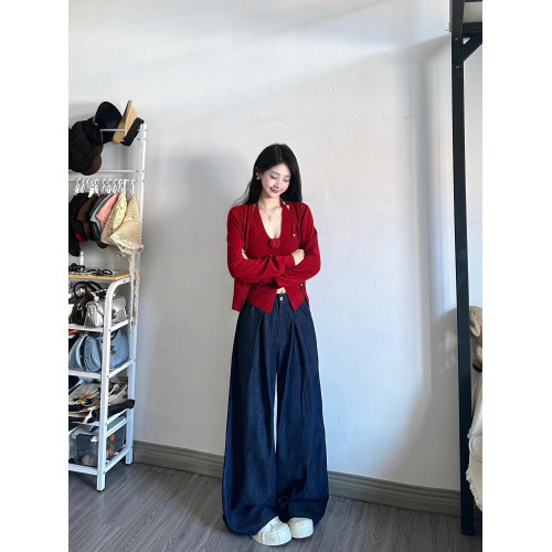 法式紅色套裝女春季新款時尚氣質針織開衫修身花朵掛脖背心兩件套