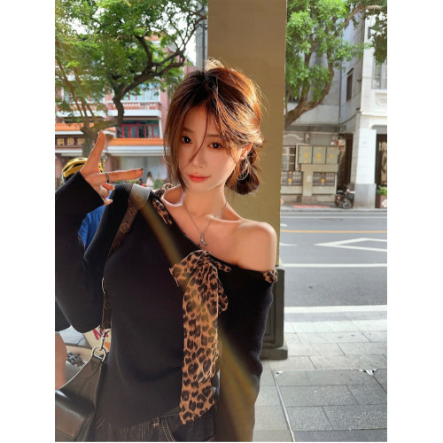 韓系辣妹豹紋斜肩長袖t恤女秋季小衆修身顯瘦別致露肩短款小上衣 韓系辣妹豹紋斜肩長袖t恤女秋季小衆修身顯瘦別致露肩短款小上衣