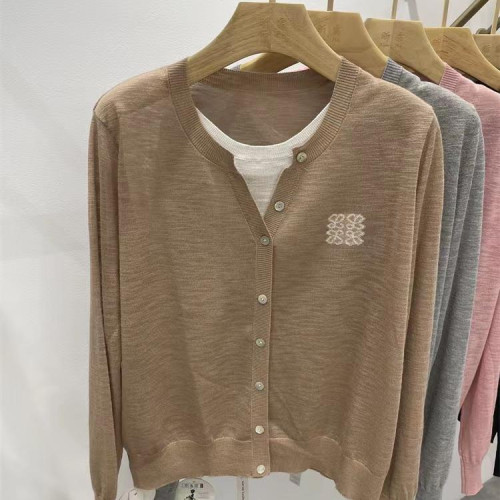 歐貨假兩件精仿羊毛長袖針織衫女秋冬新款寬松休閒大碼刺綉上衣潮