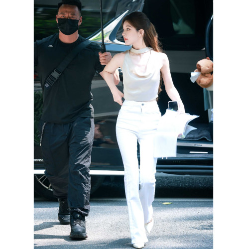 許我耀眼露絲許妍同款緞面掛脖吊帶背心女夏短款性感氣質蕩領上衣