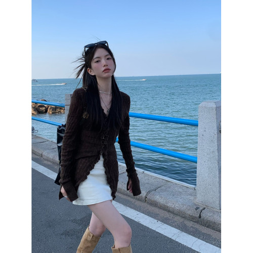 復古木耳邊V領長袖針織開衫女秋季2025新款時尚百搭修身咖色上衣