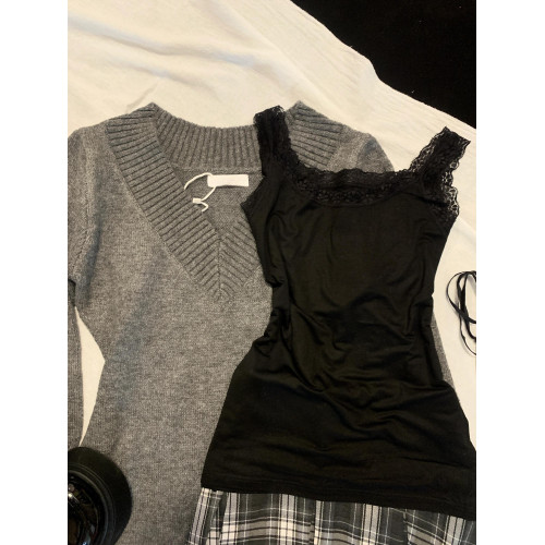 韓系古著感V領毛衣女秋冬2025新款灰色收腰修身顯瘦軟糯針織上衣 韓系古著感V領毛衣女秋冬2025新款灰色收腰修身顯瘦軟糯針織上衣