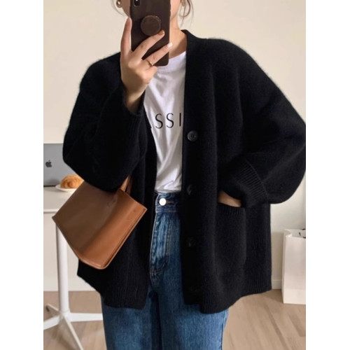 高級感軟糯黑色v領針織開衫女秋冬加厚寬松慵懶毛衣外套上衣外搭 高級感軟糯黑色v領針織開衫女秋冬加厚寬松慵懶毛衣外套上衣外搭