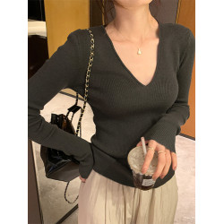 早秋外穿黑色V領高級感長袖內搭毛衣女冬絕美顯瘦針織打底衫上衣