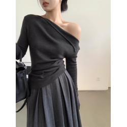 別致斜肩毛衣黑色打底衫女秋冬內搭顯瘦氣質一字肩針織衫露肩上衣