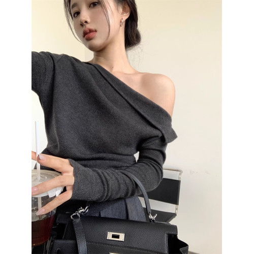 別致斜肩毛衣黑色打底衫女秋冬內搭顯瘦氣質一字肩針織衫露肩上衣 別致斜肩毛衣黑色打底衫女秋冬內搭顯瘦氣質一字肩針織衫露肩上衣