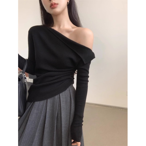 別致斜肩毛衣黑色打底衫女秋冬內搭顯瘦氣質一字肩針織衫露肩上衣 別致斜肩毛衣黑色打底衫女秋冬內搭顯瘦氣質一字肩針織衫露肩上衣