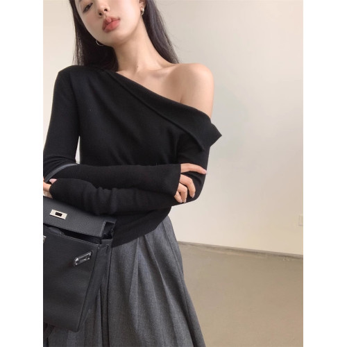 別致斜肩毛衣黑色打底衫女秋冬內搭顯瘦氣質一字肩針織衫露肩上衣 別致斜肩毛衣黑色打底衫女秋冬內搭顯瘦氣質一字肩針織衫露肩上衣