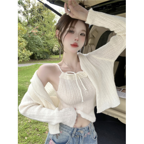 秋冬綁繩掛脖小吊帶內搭白色上衣女辣妹外搭針織開衫毛衣兩件套裝 秋冬綁繩掛脖小吊帶內搭白色上衣女辣妹外搭針織開衫毛衣兩件套裝