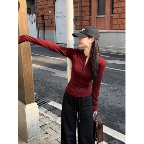 辣妹半開領紅色顯白緊身正肩T恤女內搭打底衫修身上衣V領顯瘦長袖 辣妹半開領紅色顯白緊身正肩T恤女內搭打底衫修身上衣V領顯瘦長袖