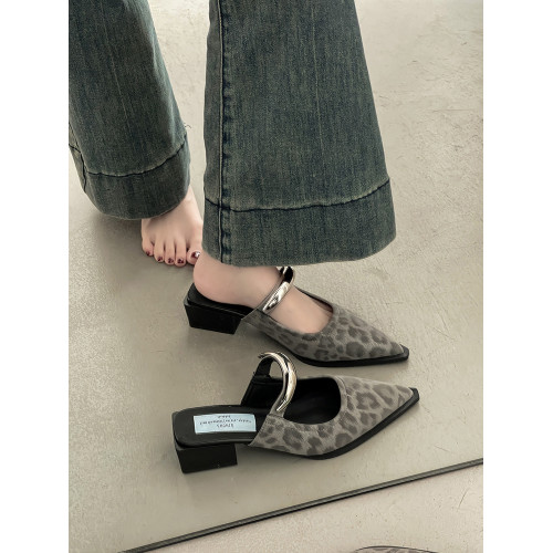 復古舒適尖頭金屬釦包頭半拖女2025春新款一腳蹬坡跟外穿穆勒涼拖 復古舒適尖頭金屬釦包頭半拖女2025春新款一腳蹬坡跟外穿穆勒涼拖