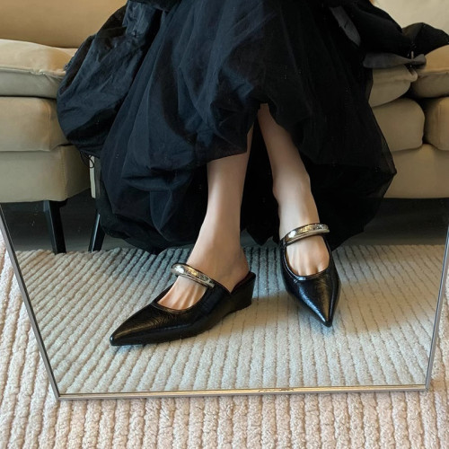 牛皮版~法式尖頭坡跟金屬釦一字帶包頭半拖鞋女外穿一腳蹬穆勒鞋