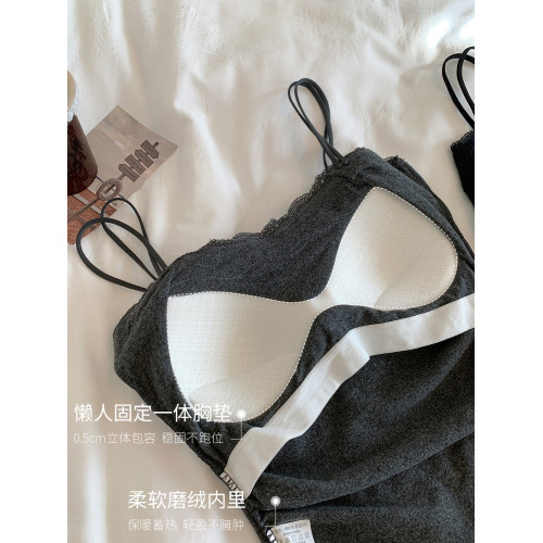 馨幫幫Bra 蕾絲花邊雙肩帶保暖背心女秋冬帶胸墊修身打底吊帶上衣 馨幫幫Bra 蕾絲花邊雙肩帶保暖背心女秋冬帶胸墊修身打底吊帶上衣