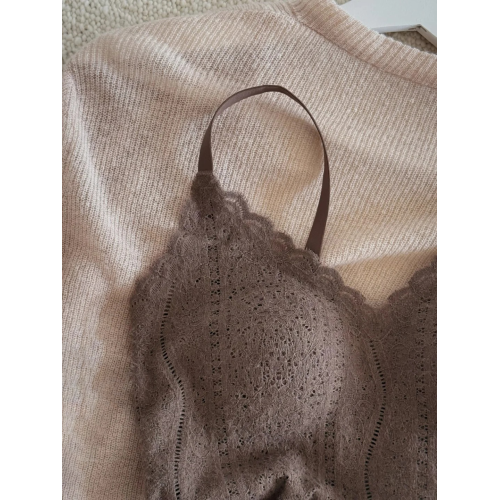 法式蕾絲磨毛無痕美背吊帶背心一體帶胸墊免穿文胸內搭打底可外穿 法式蕾絲磨毛無痕美背吊帶背心一體帶胸墊免穿文胸內搭打底可外穿