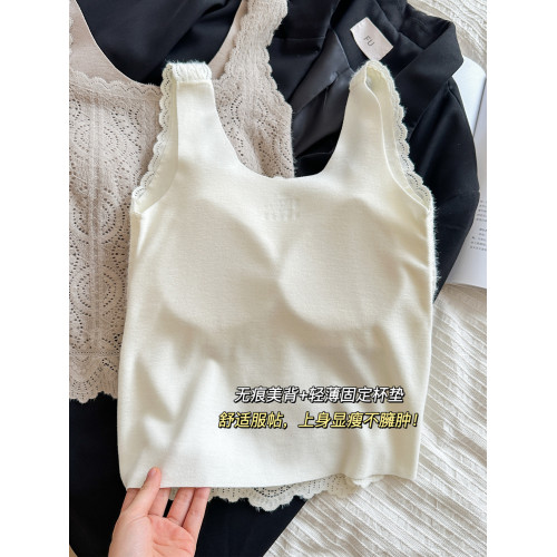 法式蕾絲秋冬吊帶背心女內搭帶胸墊一體式保暖內衣打底上衣顯瘦 法式蕾絲秋冬吊帶背心女內搭帶胸墊一體式保暖內衣打底上衣顯瘦