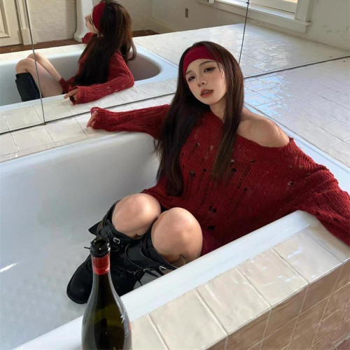 韓系慵懶風紅色套頭鏤空破洞斜肩針織毛衣女秋冬寬松顯瘦針織罩衫