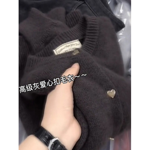 廣州十三行復古浣熊絨軟糯灰色愛心釦毛衣外套女秋冬慵懶針織開衫