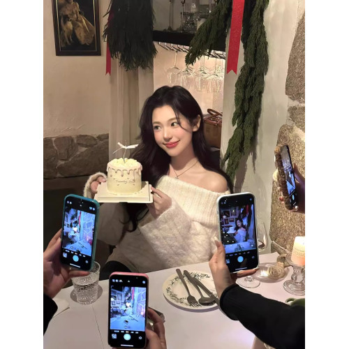 法式高級感白色麻花一字肩毛衣女秋冬溫柔純欲慵懶軟糯針織衫上衣