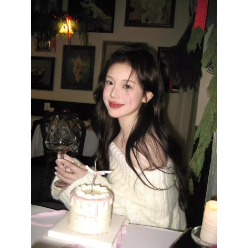 法式高級感白色麻花一字肩毛衣女秋冬溫柔純欲慵懶軟糯針織衫上衣