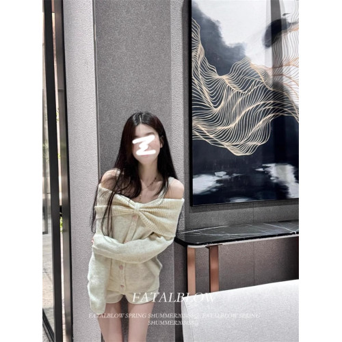 聖誕紅色蝴蝶結一字肩掛脖毛衣女春秋季加厚慵嬾寬鬆露肩針織上衣