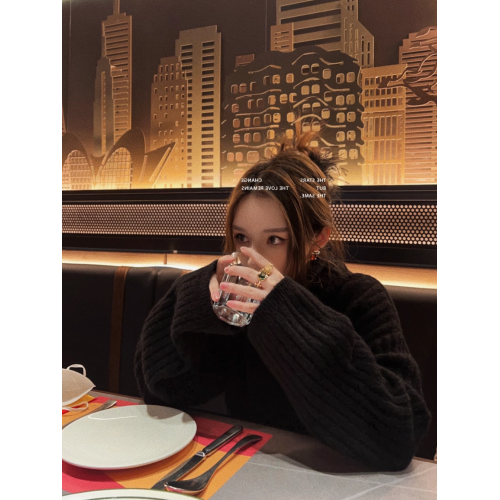 高級感黑色短款高領毛衣女套頭秋冬外穿內搭寬松慵懶軟糯針織上衣 高級感黑色短款高領毛衣女套頭秋冬外穿內搭寬松慵懶軟糯針織上衣