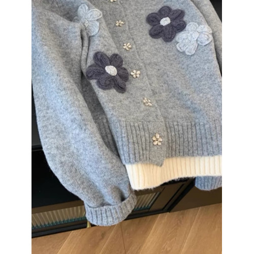 高級感超好看花朵灰色毛衣外套大碼女裝胖mm秋冬韓系針織開衫上衣