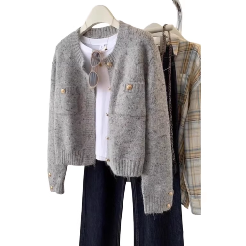 小香風灰色毛衣外套女款秋冬高級感大朗針織開衫獨特漂亮短款上衣 小香風灰色毛衣外套女款秋冬高級感大朗針織開衫獨特漂亮短款上衣