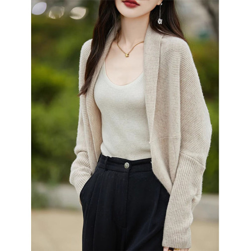 歐貨高檔2025新款設計感小衆時尚氣質蝙蝠袖開衫鬭篷披肩毛衣外套 歐貨高檔2025新款設計感小衆時尚氣質蝙蝠袖開衫鬭篷披肩毛衣外套