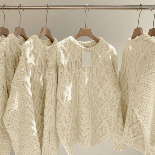 日系復古大碼米白色麻花毛衣女加厚外穿寬松慵懶風顯瘦毛針織上衣 日系復古大碼米白色麻花毛衣女加厚外穿寬松慵懶風顯瘦毛針織上衣