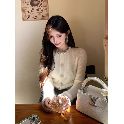 法式名媛小香風鑲鑽針織衫女款秋冬毛衣馬海毛外套氣質千金感上衣 法式名媛小香風鑲鑽針織衫女款秋冬毛衣馬海毛外套氣質千金感上衣