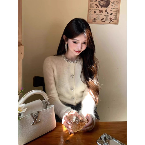 法式名媛小香風鑲鑽針織衫女款秋冬毛衣馬海毛外套氣質千金感上衣 法式名媛小香風鑲鑽針織衫女款秋冬毛衣馬海毛外套氣質千金感上衣