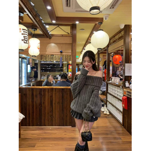 高級感灰色一字肩毛衣女秋冬寬松慵懶風松弛感軟糯套頭針織衫上衣 高級感灰色一字肩毛衣女秋冬寬松慵懶風松弛感軟糯套頭針織衫上衣