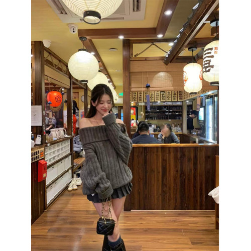 高級感灰色一字肩毛衣女秋冬寬松慵懶風松弛感軟糯套頭針織衫上衣 高級感灰色一字肩毛衣女秋冬寬松慵懶風松弛感軟糯套頭針織衫上衣