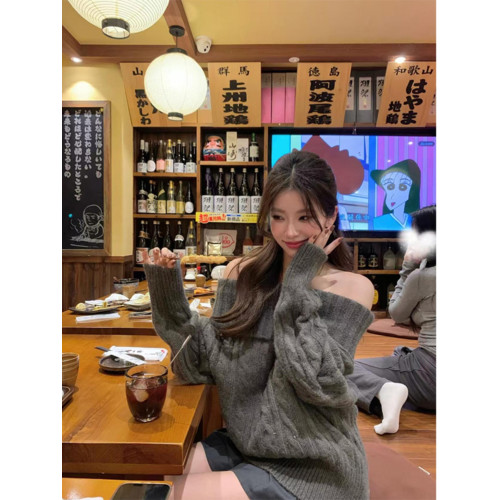 高級感灰色一字肩毛衣女秋冬寬松慵懶風松弛感軟糯套頭針織衫上衣 高級感灰色一字肩毛衣女秋冬寬松慵懶風松弛感軟糯套頭針織衫上衣