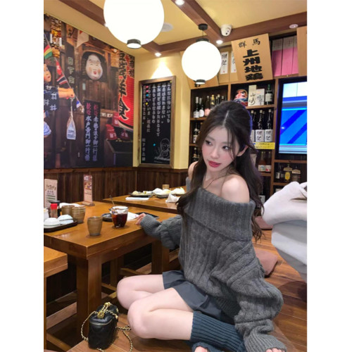 高級感灰色一字肩毛衣女秋冬寬松慵懶風松弛感軟糯套頭針織衫上衣 高級感灰色一字肩毛衣女秋冬寬松慵懶風松弛感軟糯套頭針織衫上衣